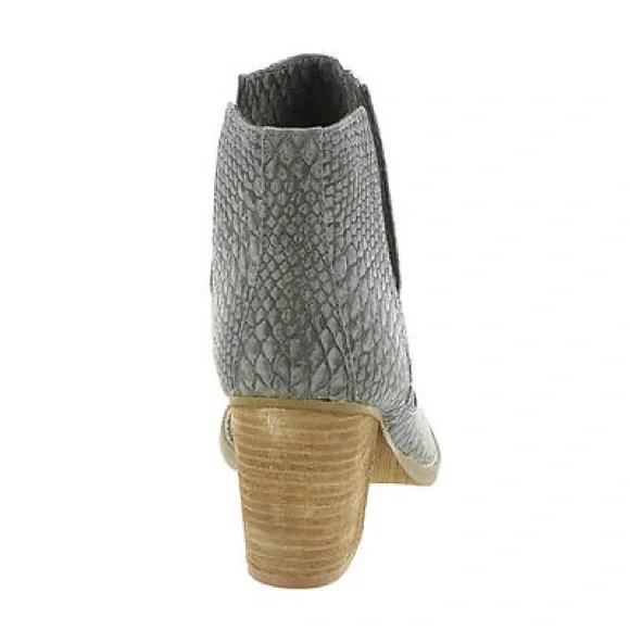 Not Rated Tarim Ankle Bootie 7M Charcoal Snake New - Picture 5 of 10